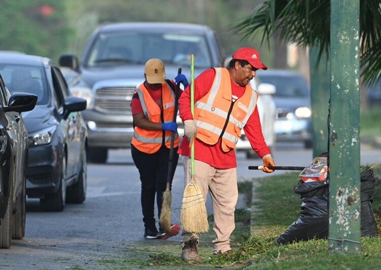 Intenso programa de limpieza en calles y avenidas