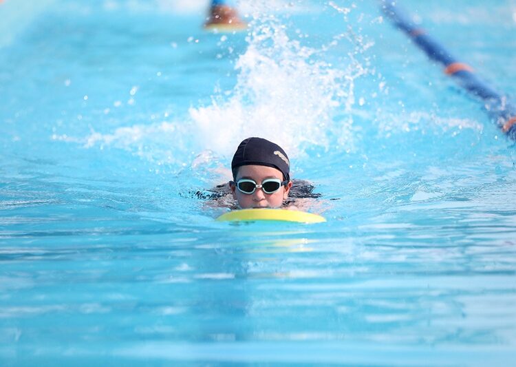 Invita Gobierno de NLD al 2.º Curso de Natación Infantil