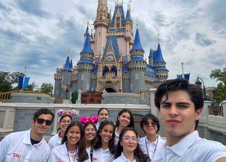 La ‘UAT’: “única universidad pública del país en convenio con Disney”