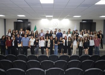 Llevan estudiantes de la FDCSV a la práctica el Derecho Constitucional