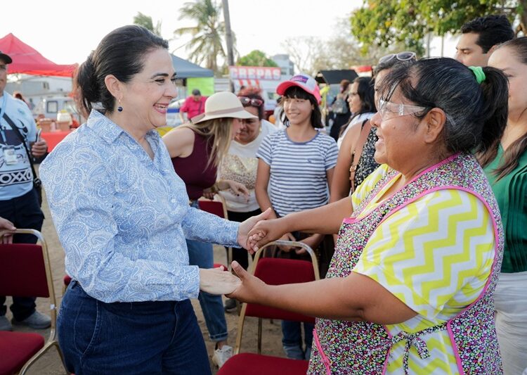 Logra Mónica Villarreal apoyos financieros para emprendedores