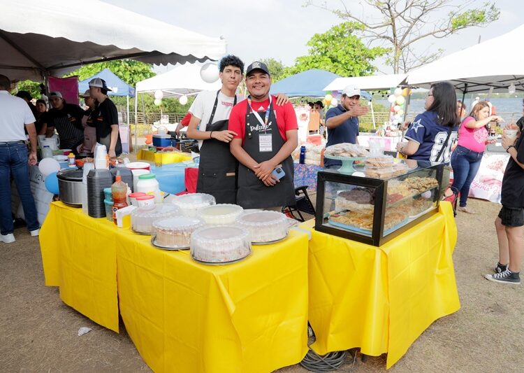 Logra Mónica Villarreal apoyos financieros para emprendedores