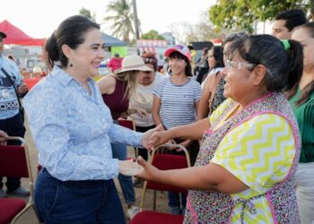 Logra Mónica Villarreal apoyos financieros para emprendedores