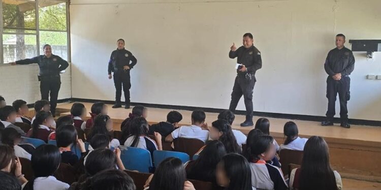 Mantiene Guardia Estatal de Género proximidad con estudiantes