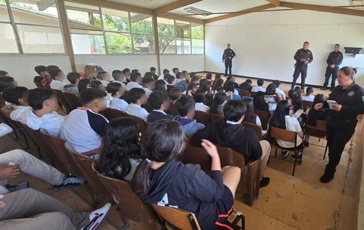 Mantiene Guardia Estatal de Género proximidad con estudiantes