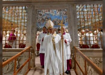 El nuevo Papa León XIV oficia la primera misa de su Pontificado