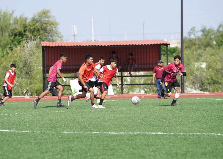 Participan prepas municipal en cuadrangular de fútbol contra las adicciones