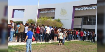 Realiza UPV examen de admisión a aspirantes de nuevo ingreso