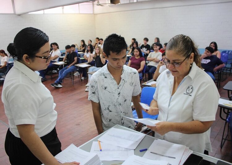 Recibe la UAT a miles de jóvenes en el examen de admisión EXANI-II