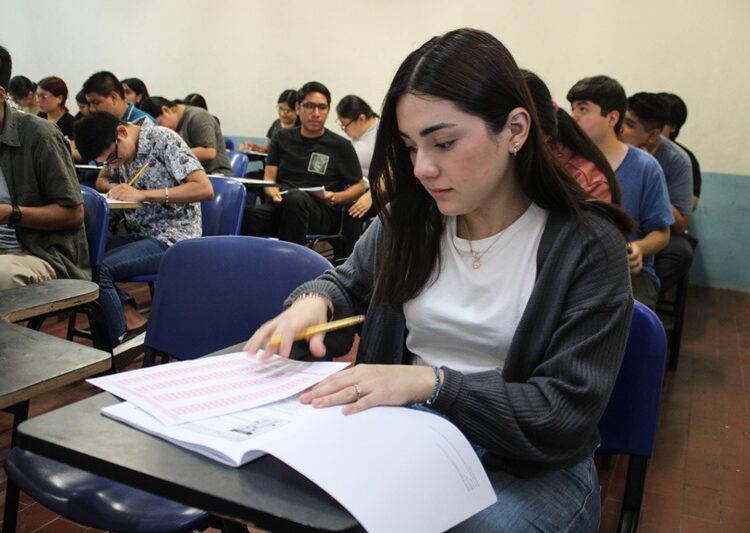 Recibe la UAT a miles de jóvenes en el examen de admisión EXANI-II