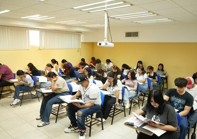 Recibe la UAT a miles de jóvenes en el examen de admisión EXANI-II
