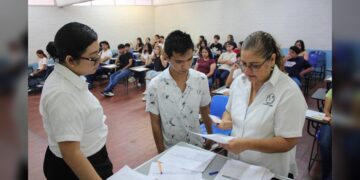 Recibe la UAT a miles de jóvenes en el examen de admisión EXANI-II