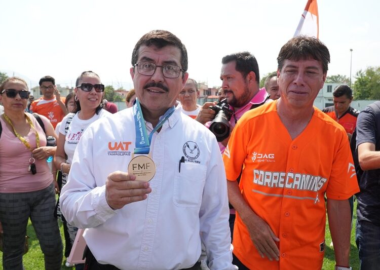 Recibe rector a los Correcaminos campeones de la Liga Premier