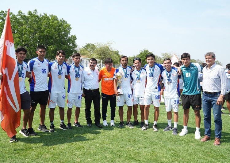 Recibe rector a los Correcaminos campeones de la Liga Premier