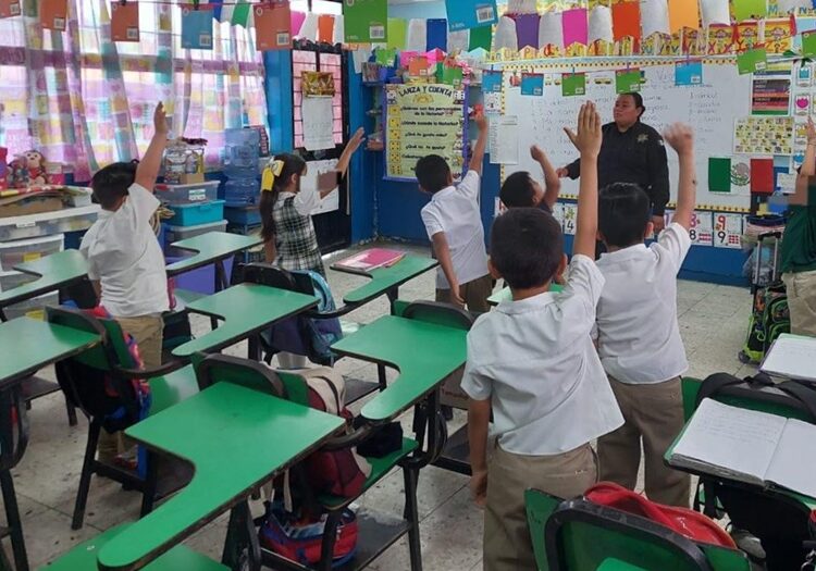 Reciben estudiantes de Reynosa visita de la Guardia Estatal de Género