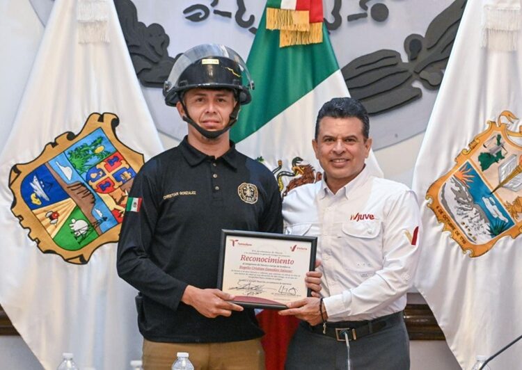 Reconoce Cabildo de Victoria acto heroico de bombero
