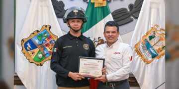 Reconoce Cabildo de Victoria acto heroico de bombero