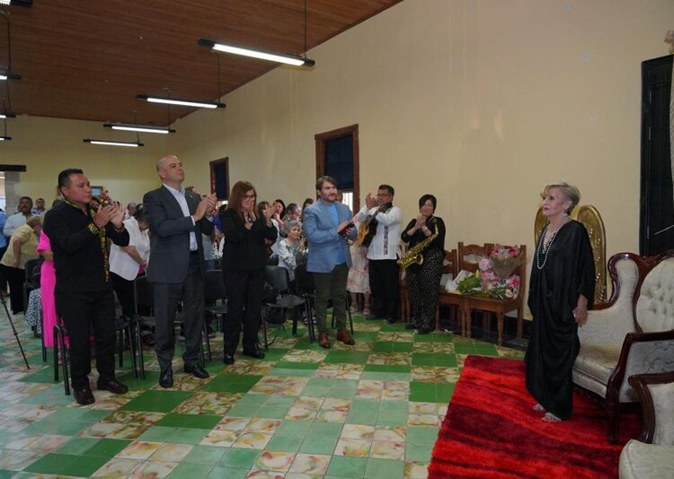 Reconocen a Zorina Medrano con el ‘Mérito Ciudadano’