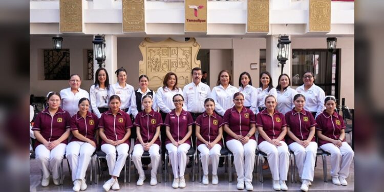 Rector de la UAT reconoce labor humanista de enfermeras y enfermeros