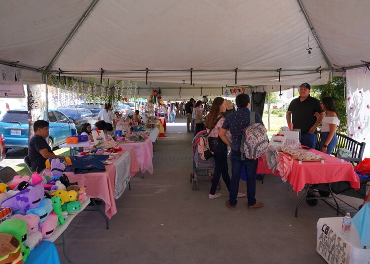 Responden ciudadanos a ‘Bazar del Día de las Madres’ organizado por SEBIEN