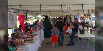 Responden ciudadanos a ‘Bazar del Día de las Madres’ organizado por SEBIEN