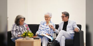 Rinden homenaje a elena Poniatowska en la Infoteca por sus 93 años de edad
