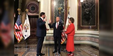 Ronald Johnson toma protesta como embajador de EU en México