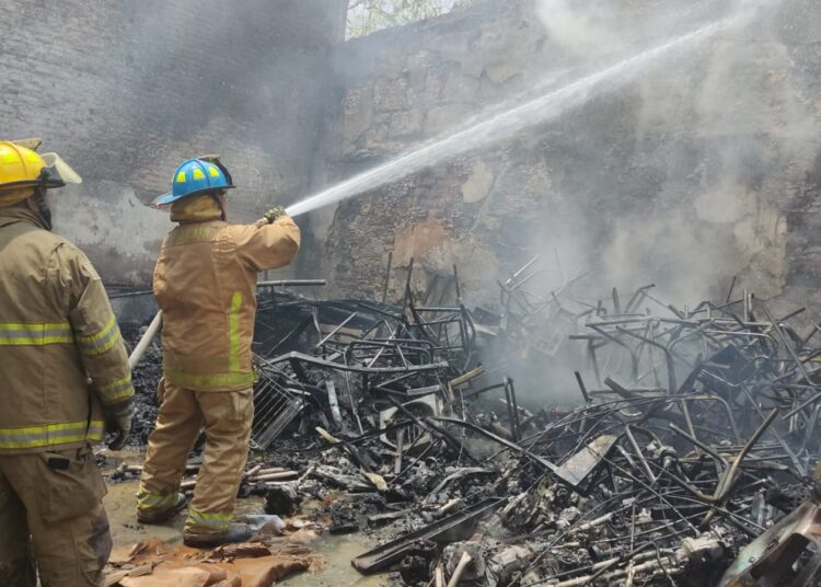 Se incendia almacén de Servicios Generales del Ayuntamiento de Victoria