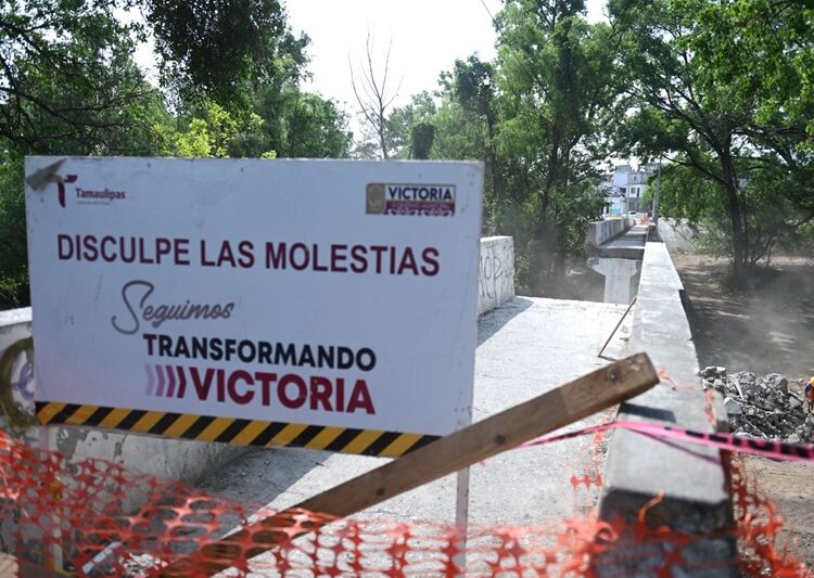 Supervisa alcalde avance de reparación de puente peatonal