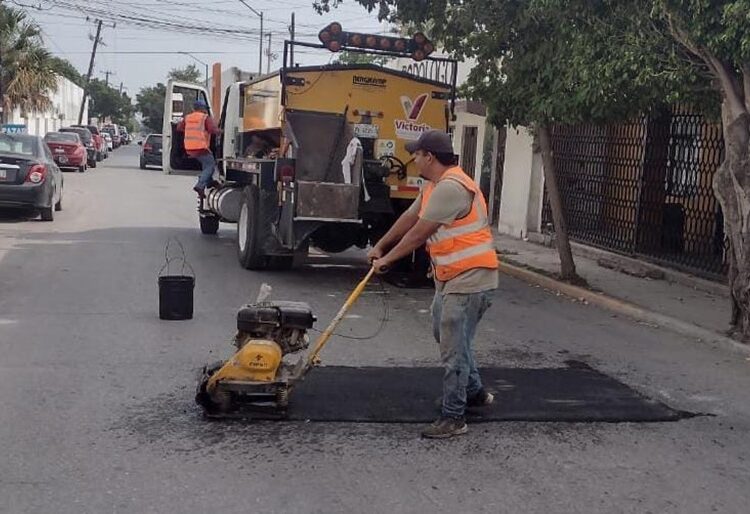 Tras lluvias activa Municipio plan de bacheo intenso