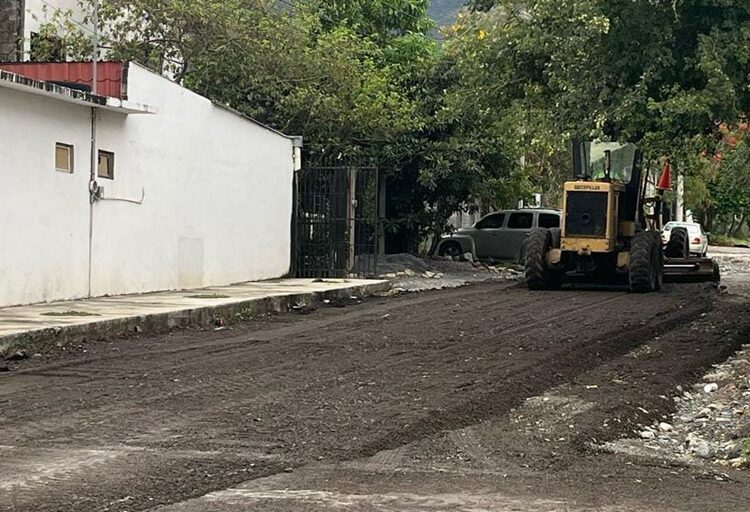 Tras lluvias activa Municipio plan de bacheo intenso