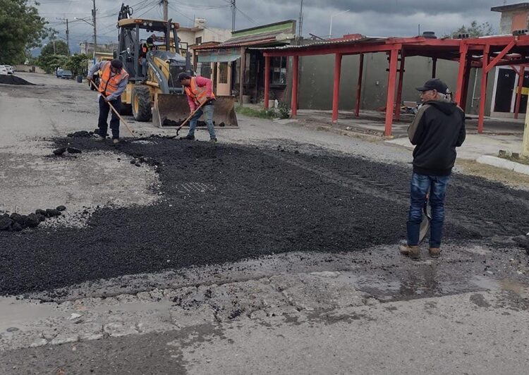 Tras lluvias activa Municipio plan de bacheo intenso