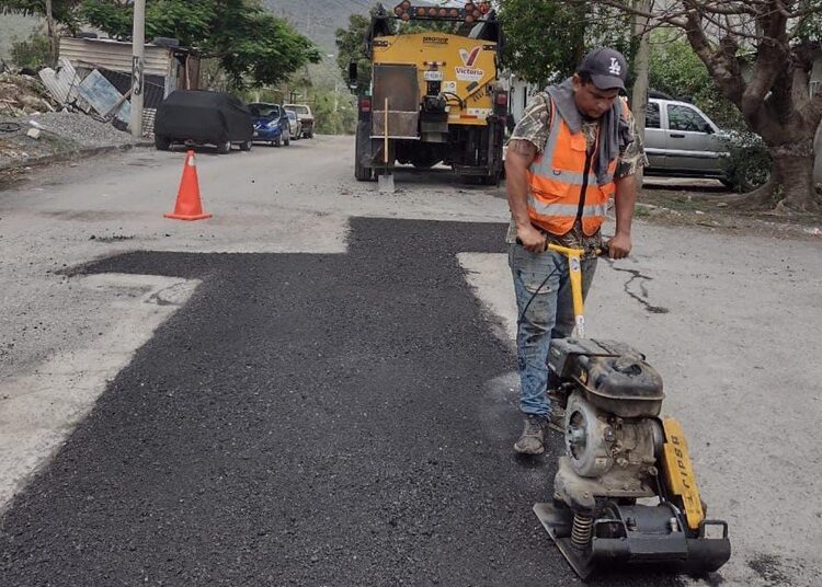 Tras lluvias activa Municipio plan de bacheo intenso