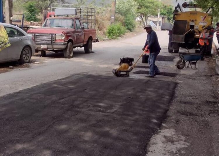 Tras lluvias activa Municipio plan de bacheo intenso