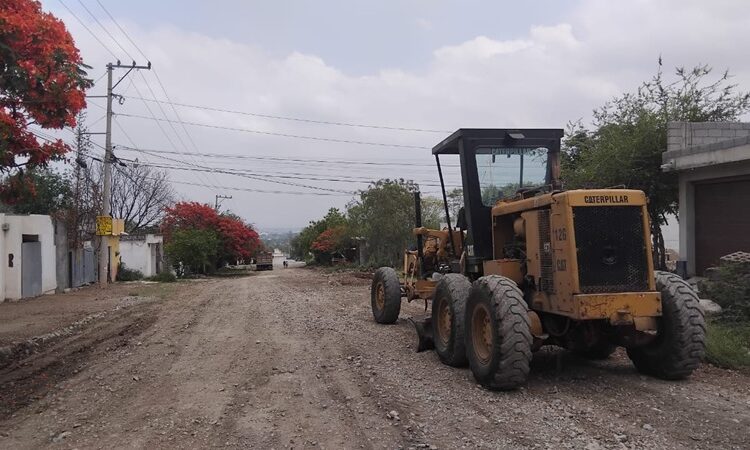 Tras lluvias activa Municipio plan de bacheo intenso