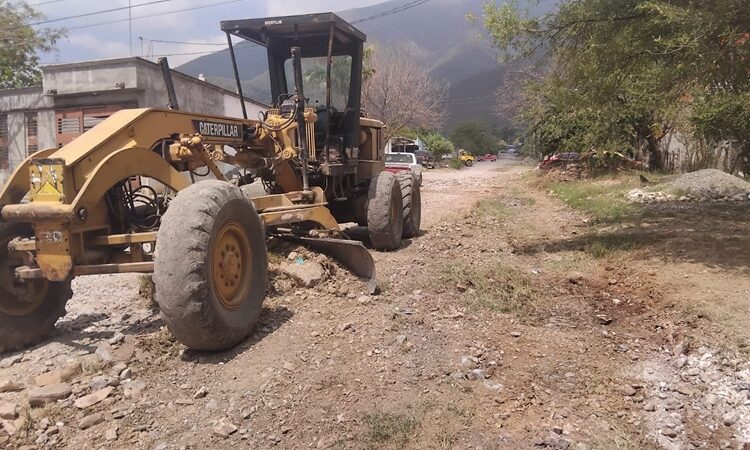 Tras lluvias activa Municipio plan de bacheo intenso