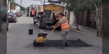 Tras lluvias activa Municipio plan de bacheo intenso