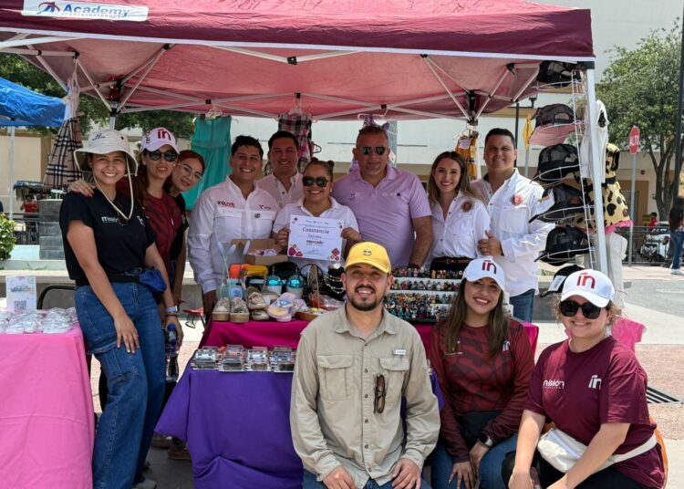 Conviven Humberto Prieto y mamás del distrito 7, reconociéndolas como pilar de las familias