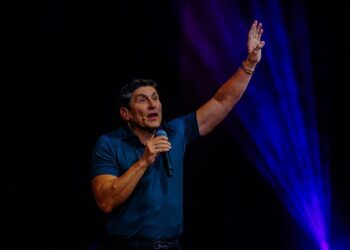 «Los mexicanos somos felices»: César Lozano