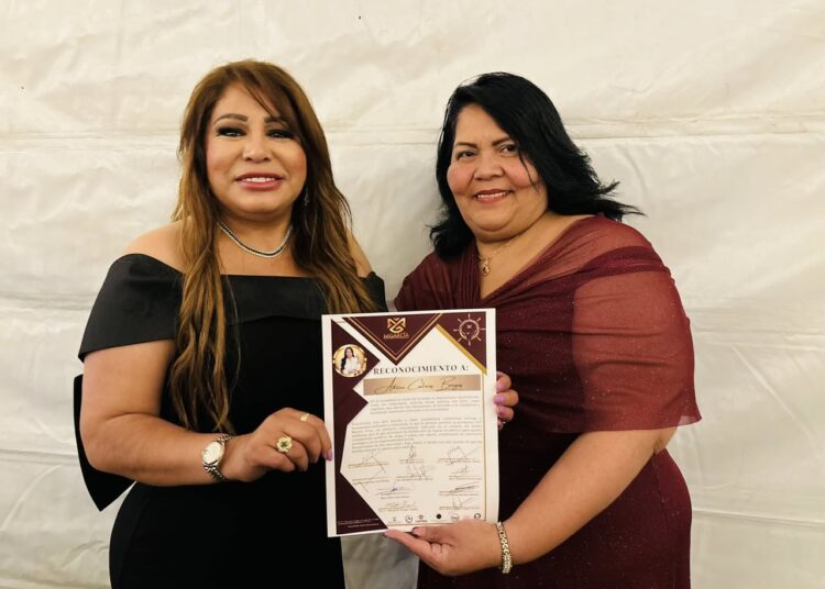 Adriana Contreras recibío el “El Timón de la Vida”
