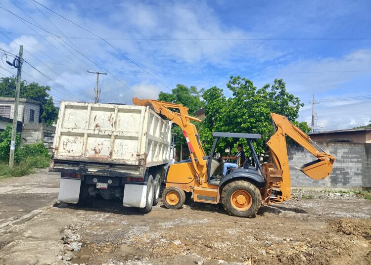 Avanza mejora de calles en Victoria