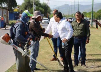 Con limpieza, instalación de luminarias y bacheo, ¡se transforma Victoria!