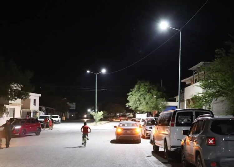 Con limpieza, instalación de luminarias y bacheo, ¡se transforma Victoria!