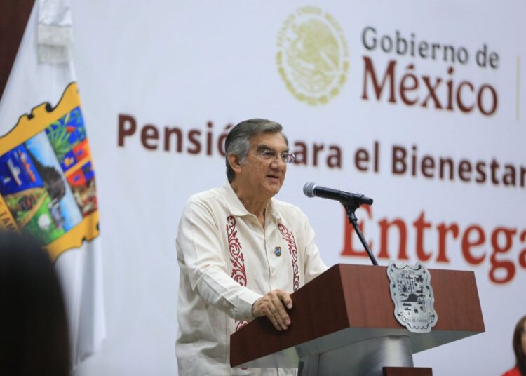 Entrega Américo Tarjetas del Bienestar a personas con discapacidad