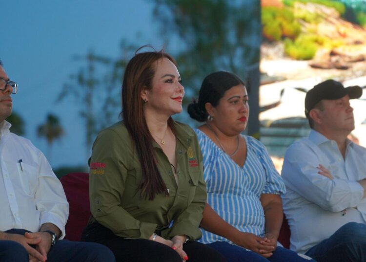 Carmen Lilia inaugura puente panorámico del Península del Laguito