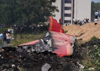 ¡200 muertos tras accidente aéreo en India!