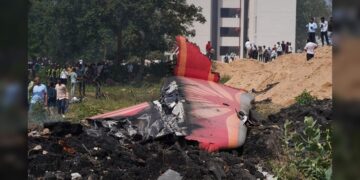 ¡200 muertos tras accidente aéreo en India!