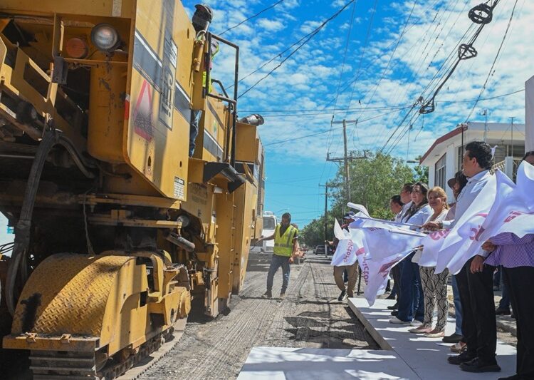 Alcalde Lalo Gattás da banderazo a dos obras más de pavimentación