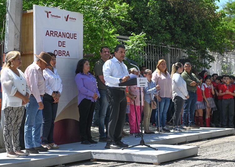 Alcalde Lalo Gattás da banderazo a dos obras más de pavimentación