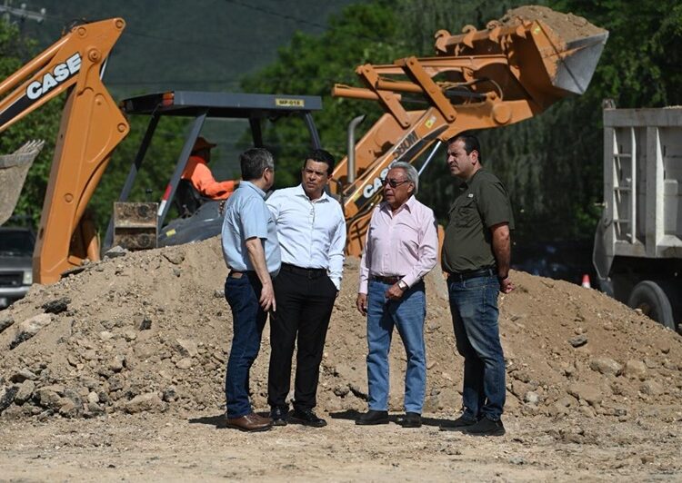Alcalde Lalo Gattás da banderazo a dos obras más de pavimentación